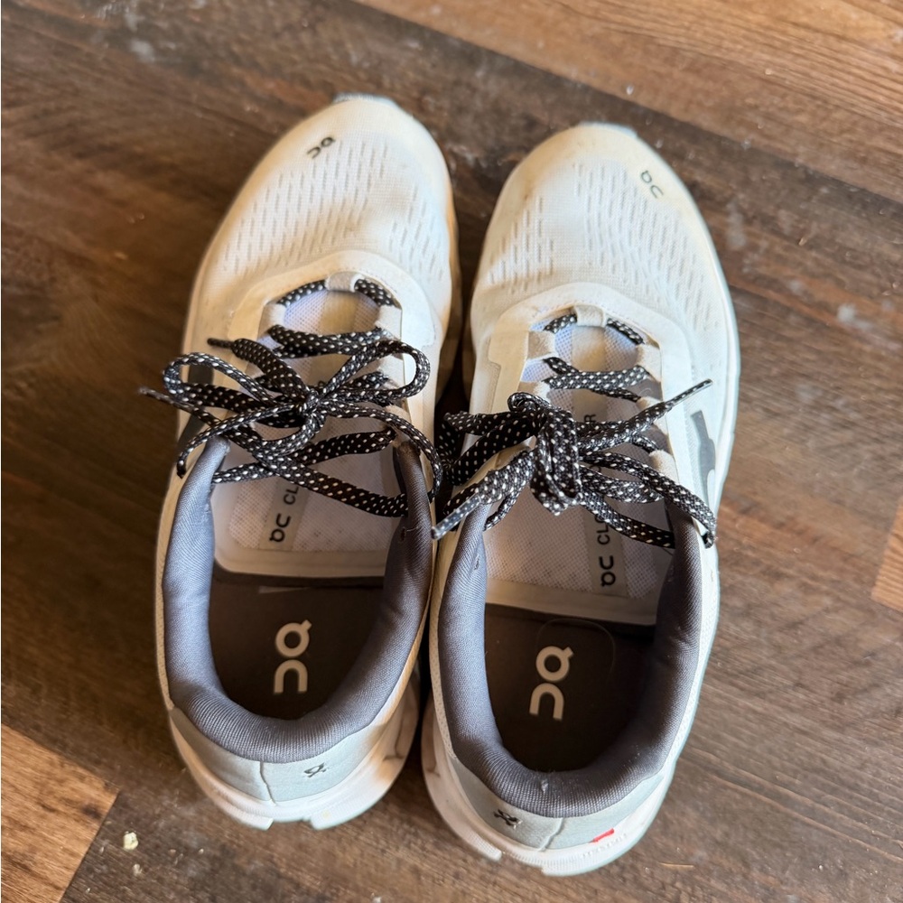 On Running Women's Cream and Black Athletic Shoes - Picture 5 of 11